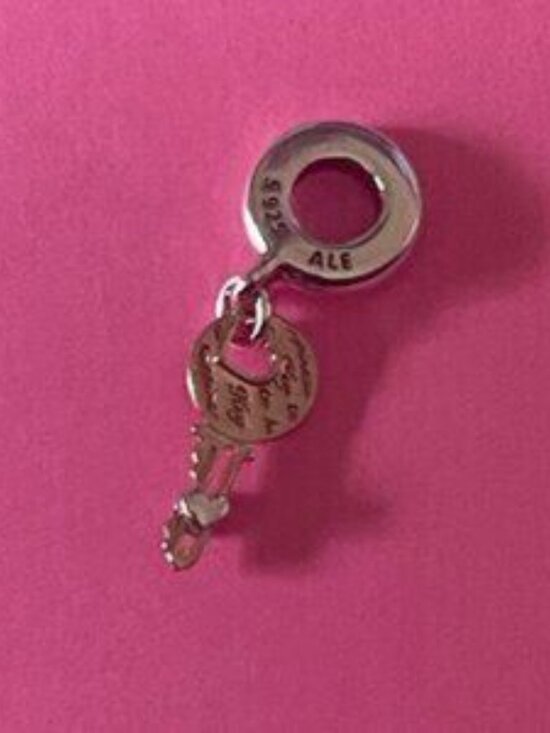 Pandora Two-tone key & Sliding Heart Dangle Charm - Picture 4 of 4